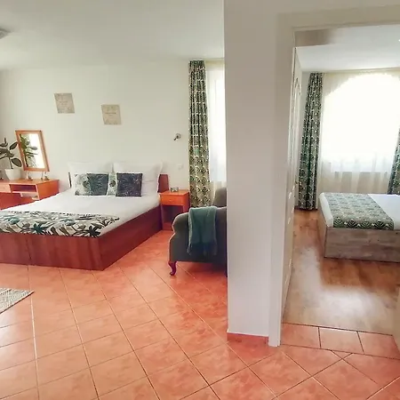 Harangvirag Apartmanhaz 2 Апартаменты Шиофок